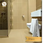 أزماخان فندق