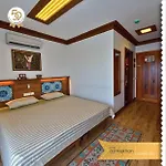 فندق أزماخان 3*