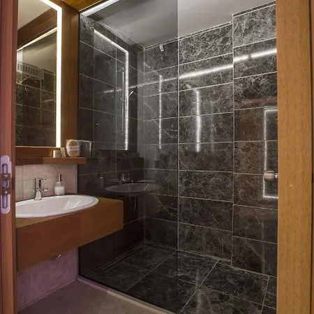 Azmakhan אקיאקה