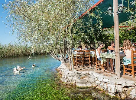 Azmakhan מלון 3*